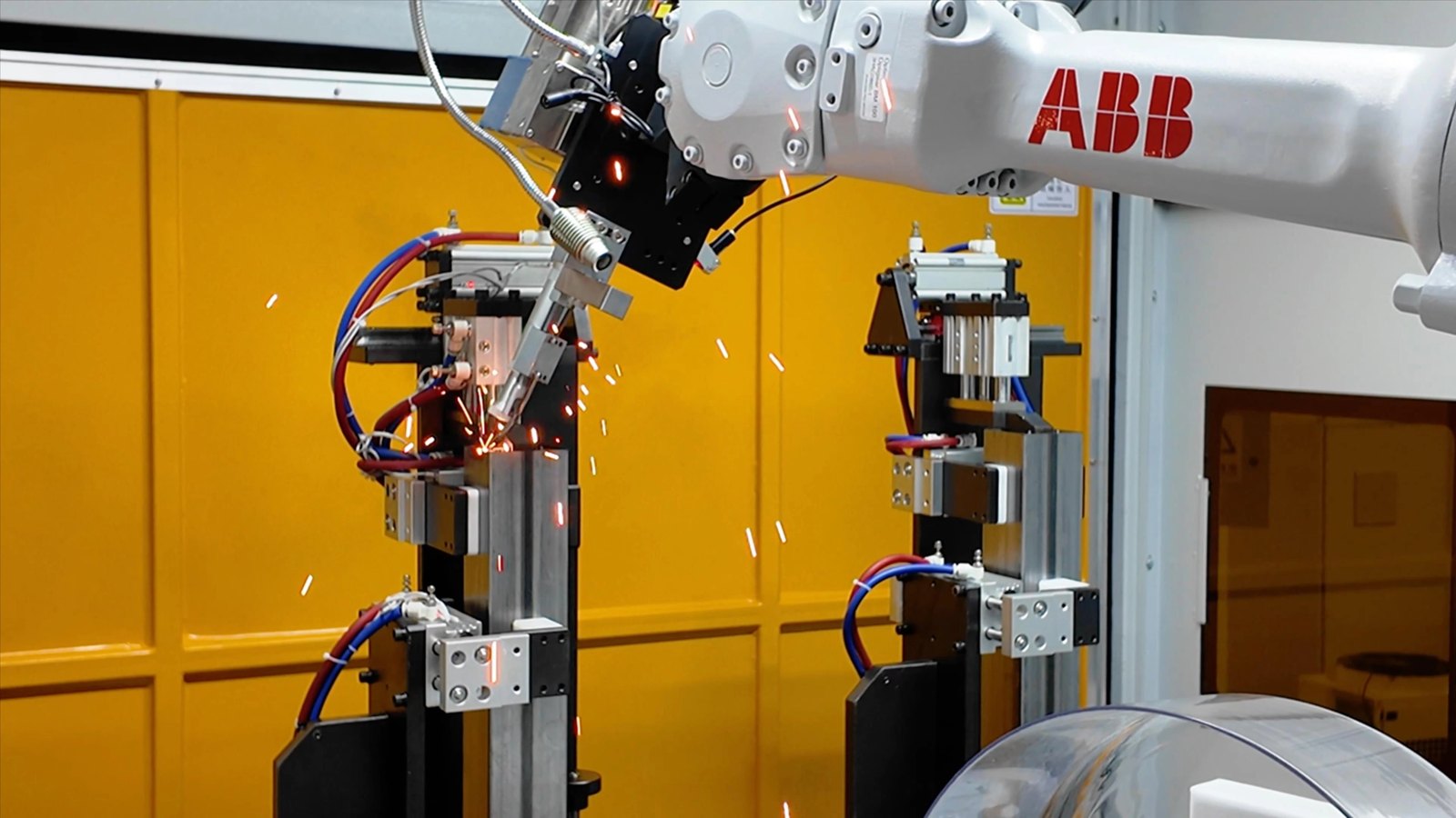 Роботизированный комплекс лазерной сварки TrueSyn, серия ABB